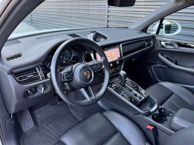 Certified 2026 Porsche Macan AWD/4WD image 4