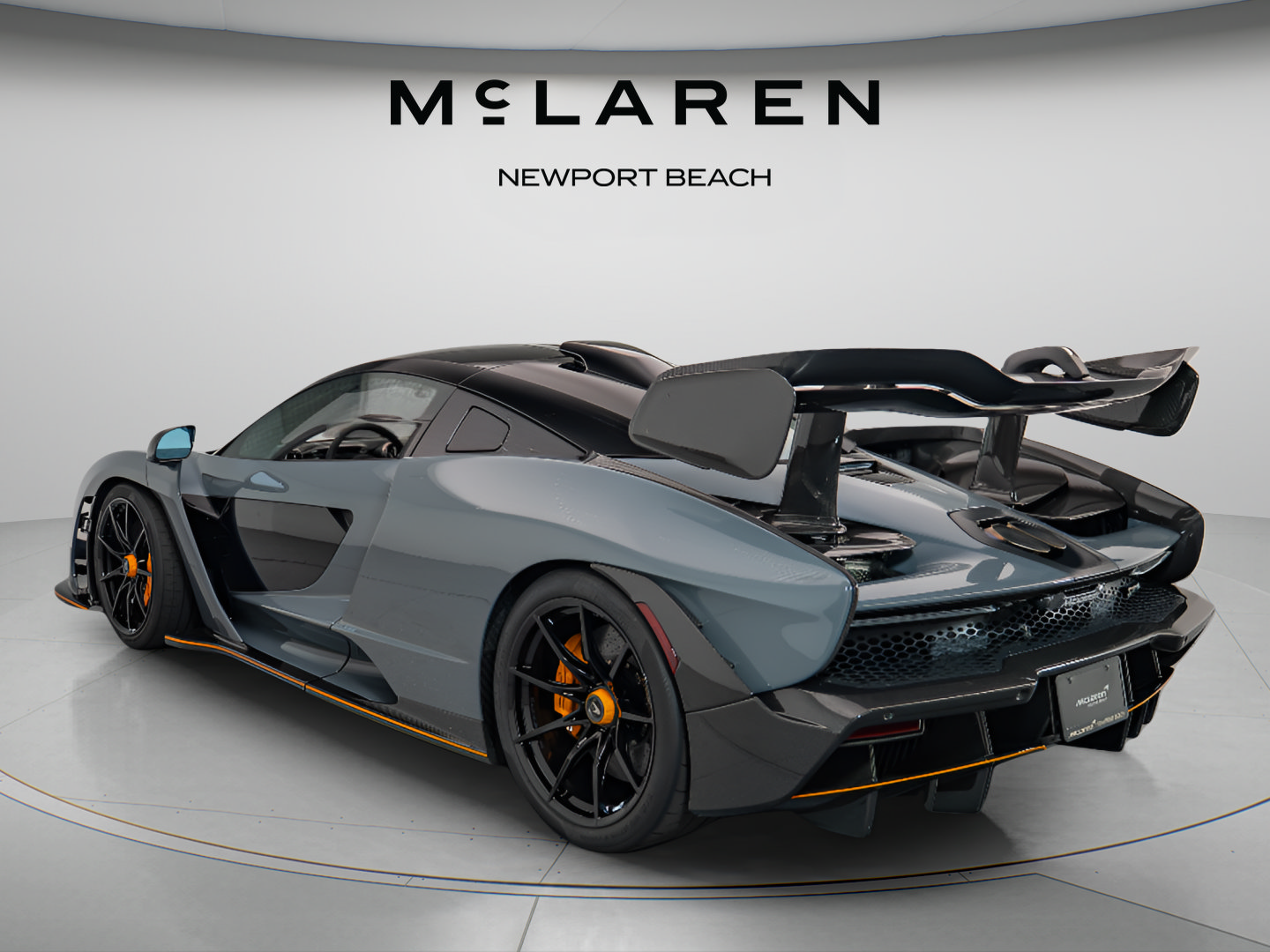 Used 2019 McLaren Senna RWD image 5