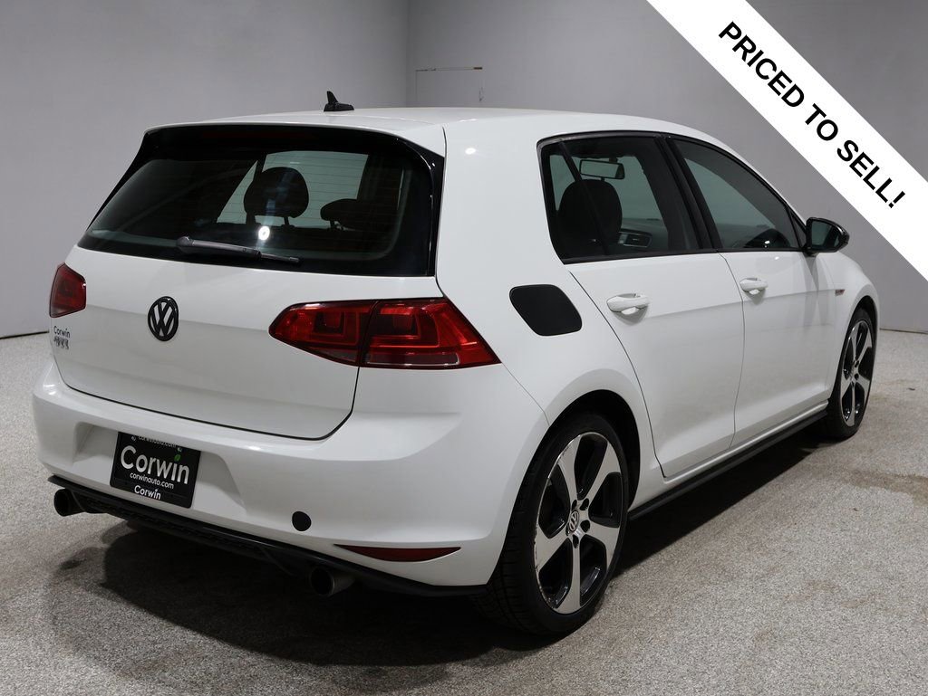 Used 2017 Volkswagen Golf S image 2