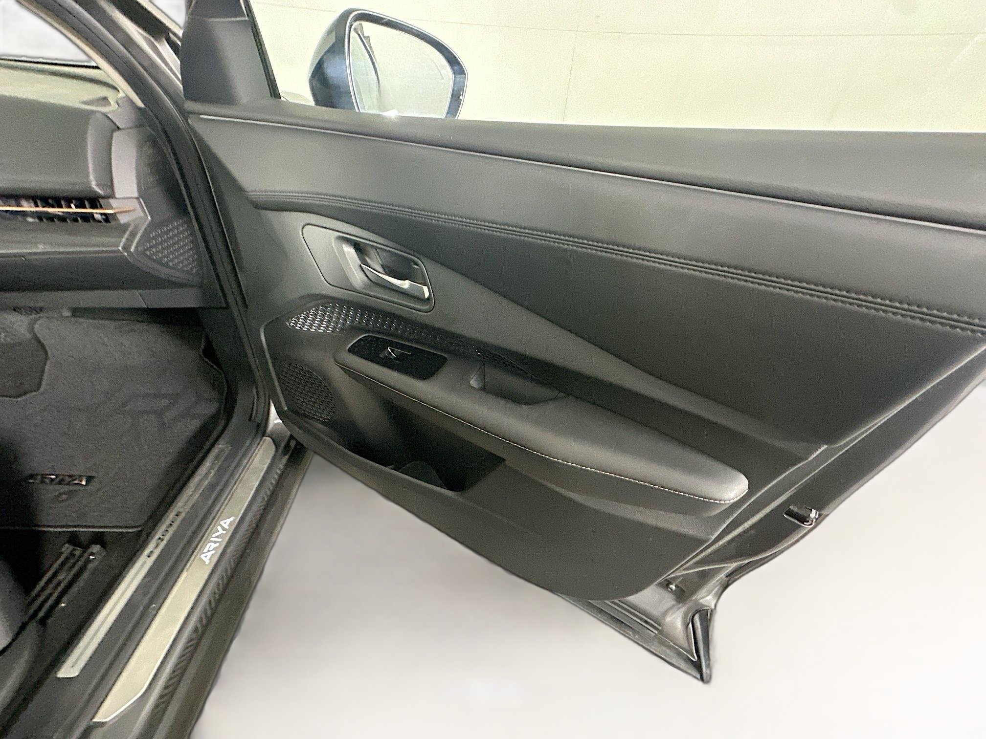 Used 2024 Nissan Ariya AWD image 31