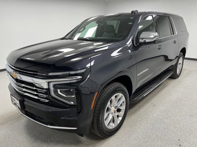 Used 2025 Chevrolet Suburban Premier AWD/4WD image 4