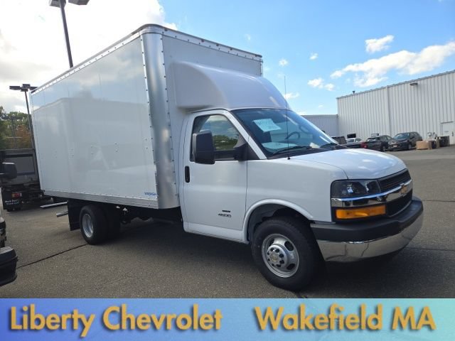 Used 2024 Chevrolet Express 4500 w/ Power Convenience Package RWD image 4