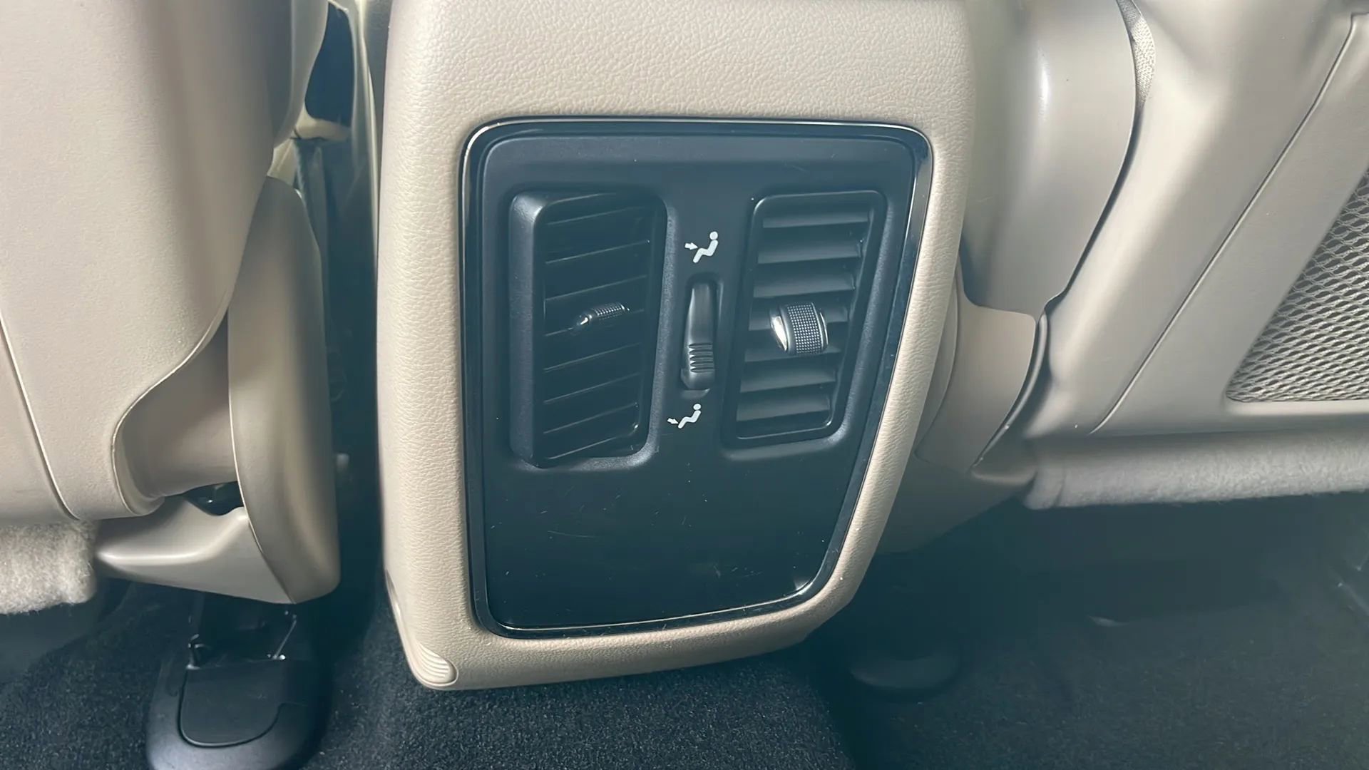 Used 2021 Jeep Grand Cherokee Laredo image 19