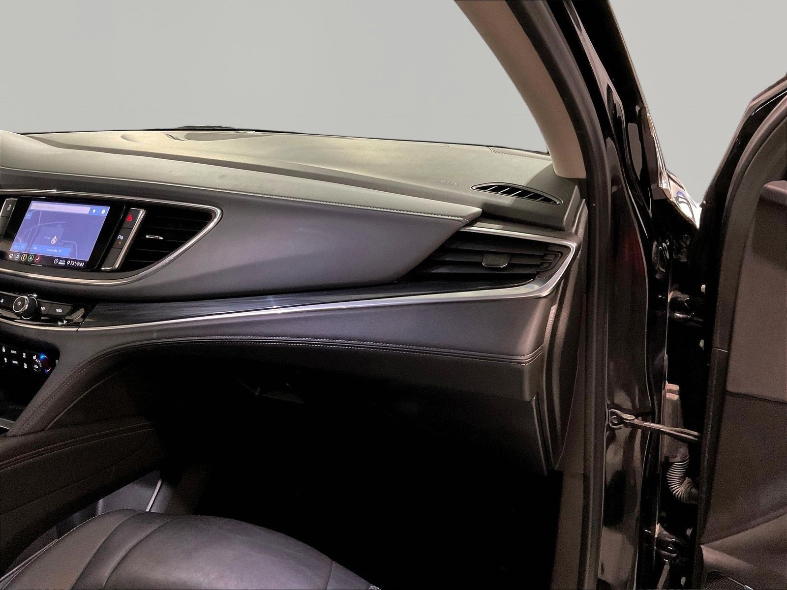 Used 2020 Buick Enclave Essence w/ Sound and Sites Package FWD image 27