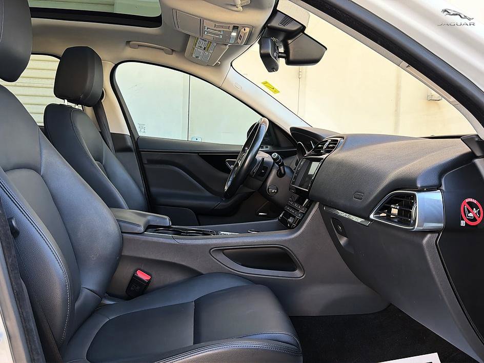 Used 2017 Jaguar F-PACE Premium AWD/4WD image 10