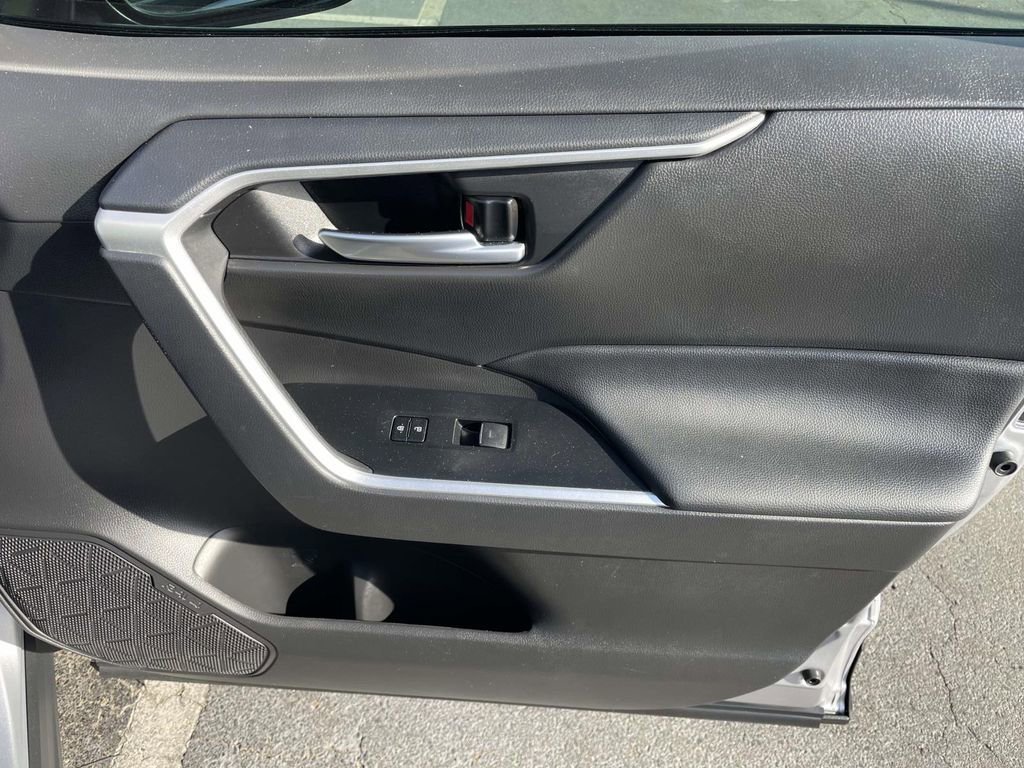 Used 2025 Toyota RAV4 XLE image 47