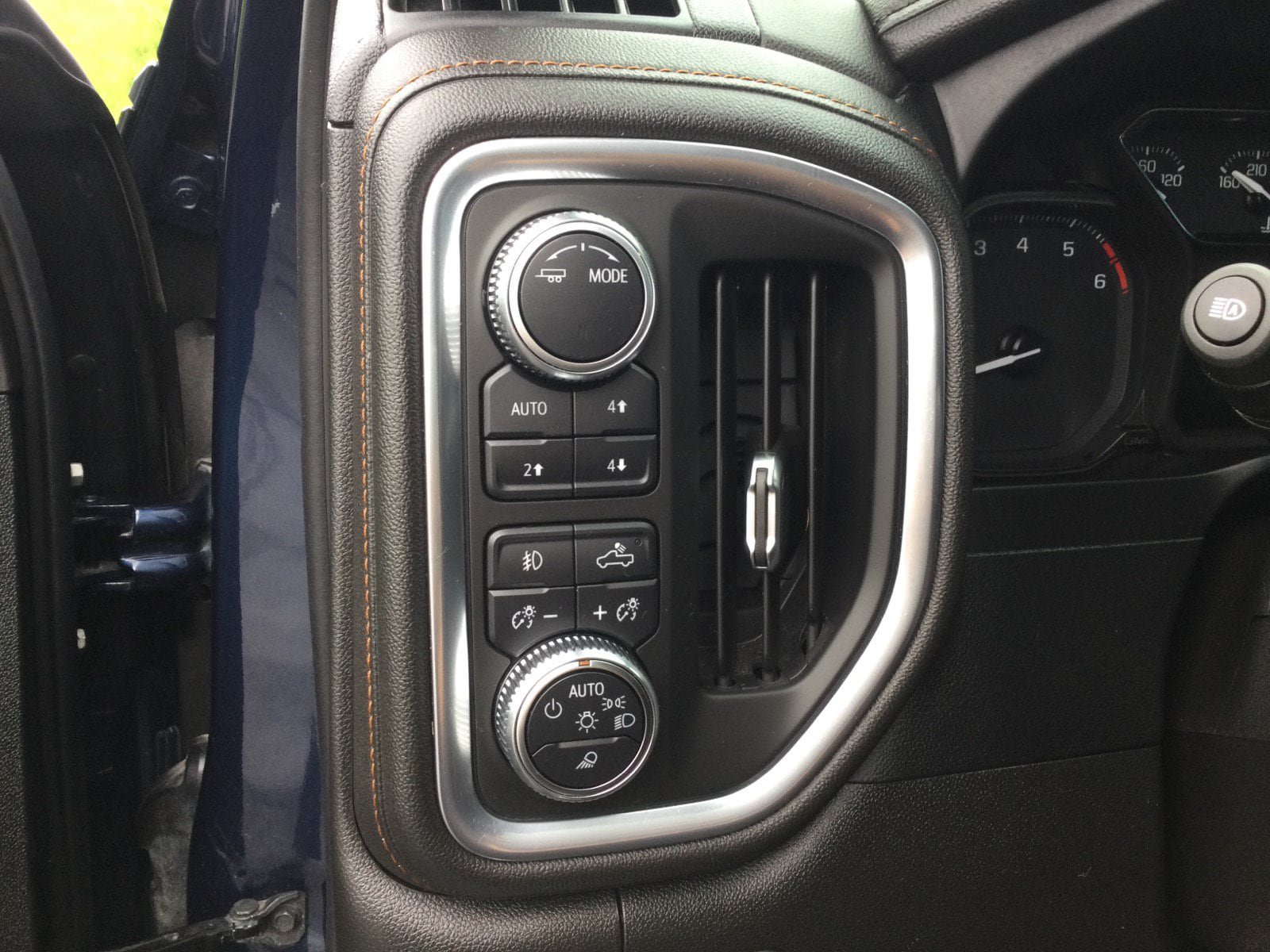 Used 2022 GMC Sierra 3500 AT4 w/ AT4 Preferred Package AWD/4WD image 13
