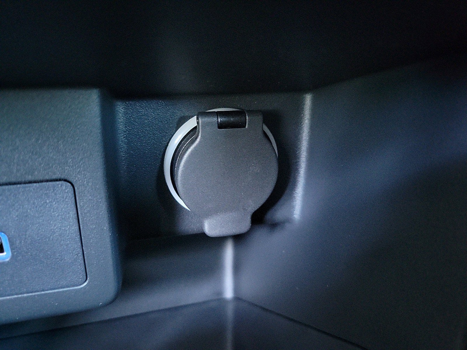 New 2024 Nissan Kicks SV w/ Interior Electronics Package image 25