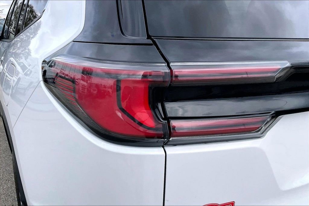 Used 2025 GMC Acadia Elevation image 20