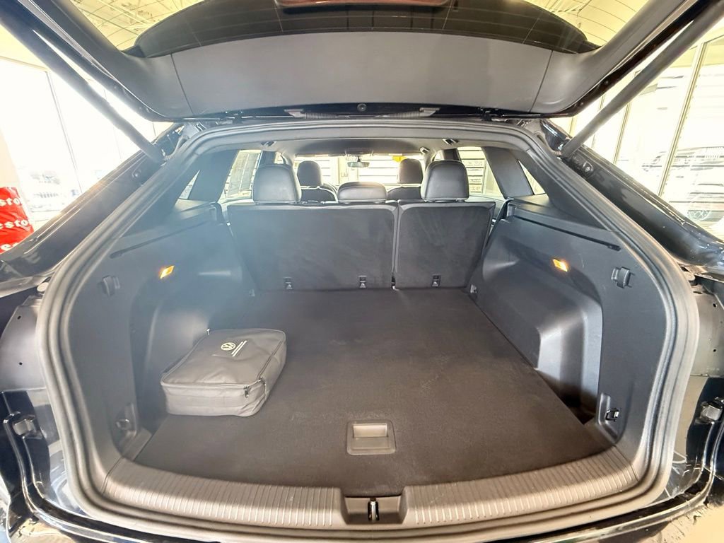 Used 2021 Volkswagen Atlas Cross Sport SE image 11