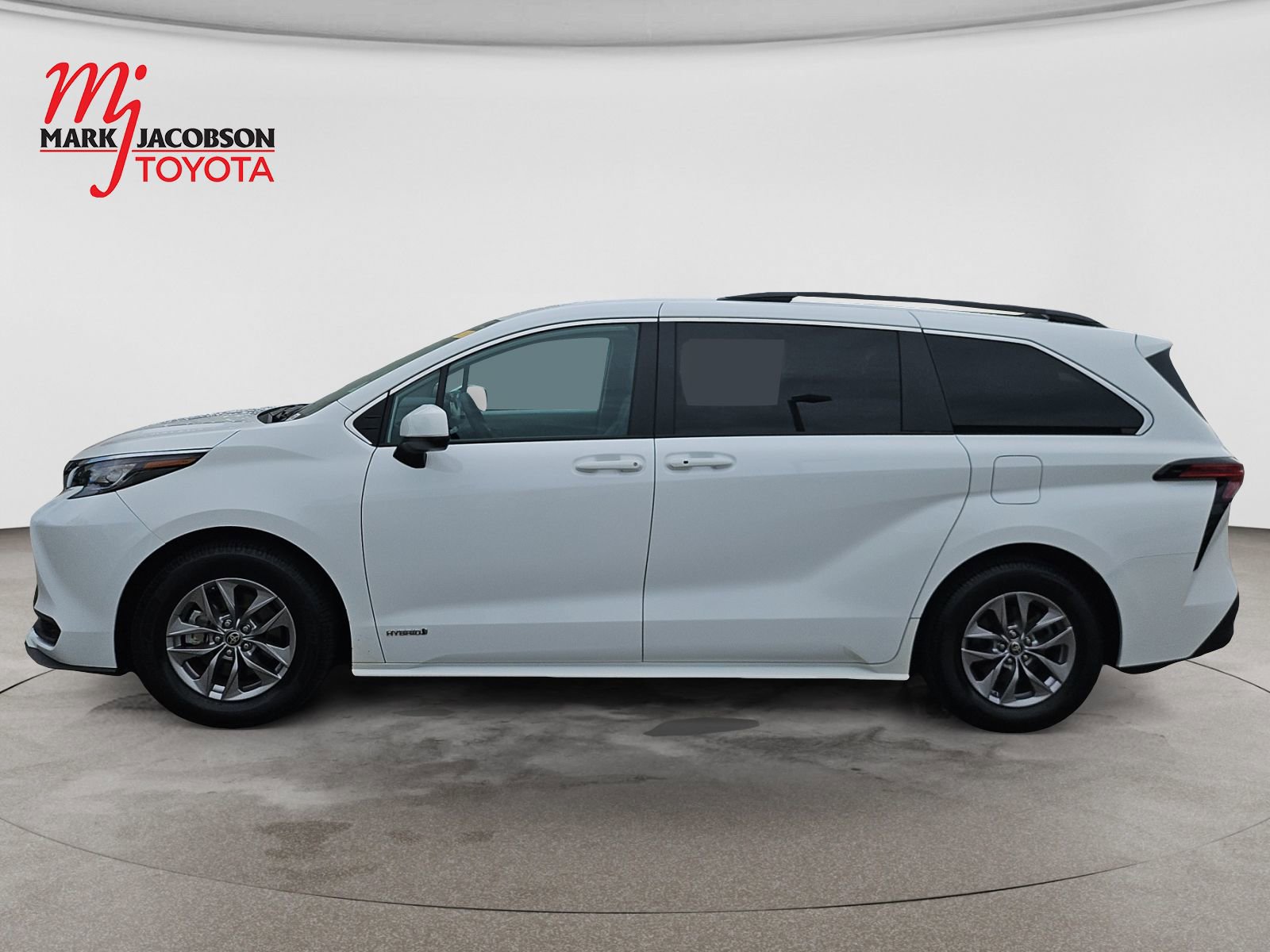 Used 2021 Toyota Sienna LE AWD/4WD image 9