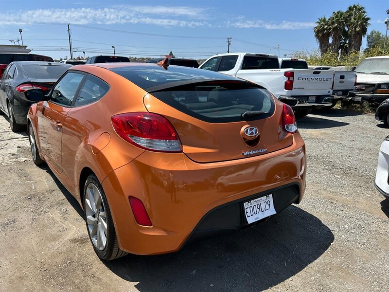 Used 2017 Hyundai Veloster FWD image 8