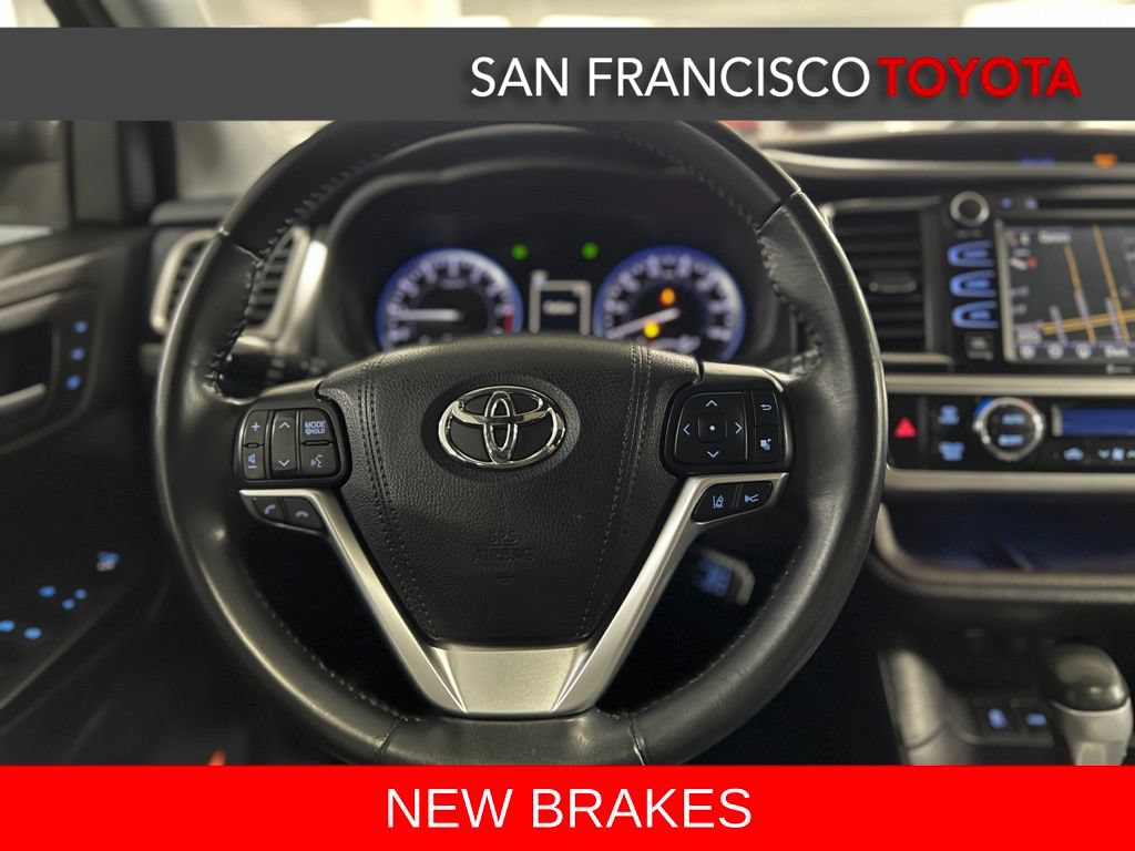 Used 2017 Toyota Highlander Limited AWD/4WD image 33