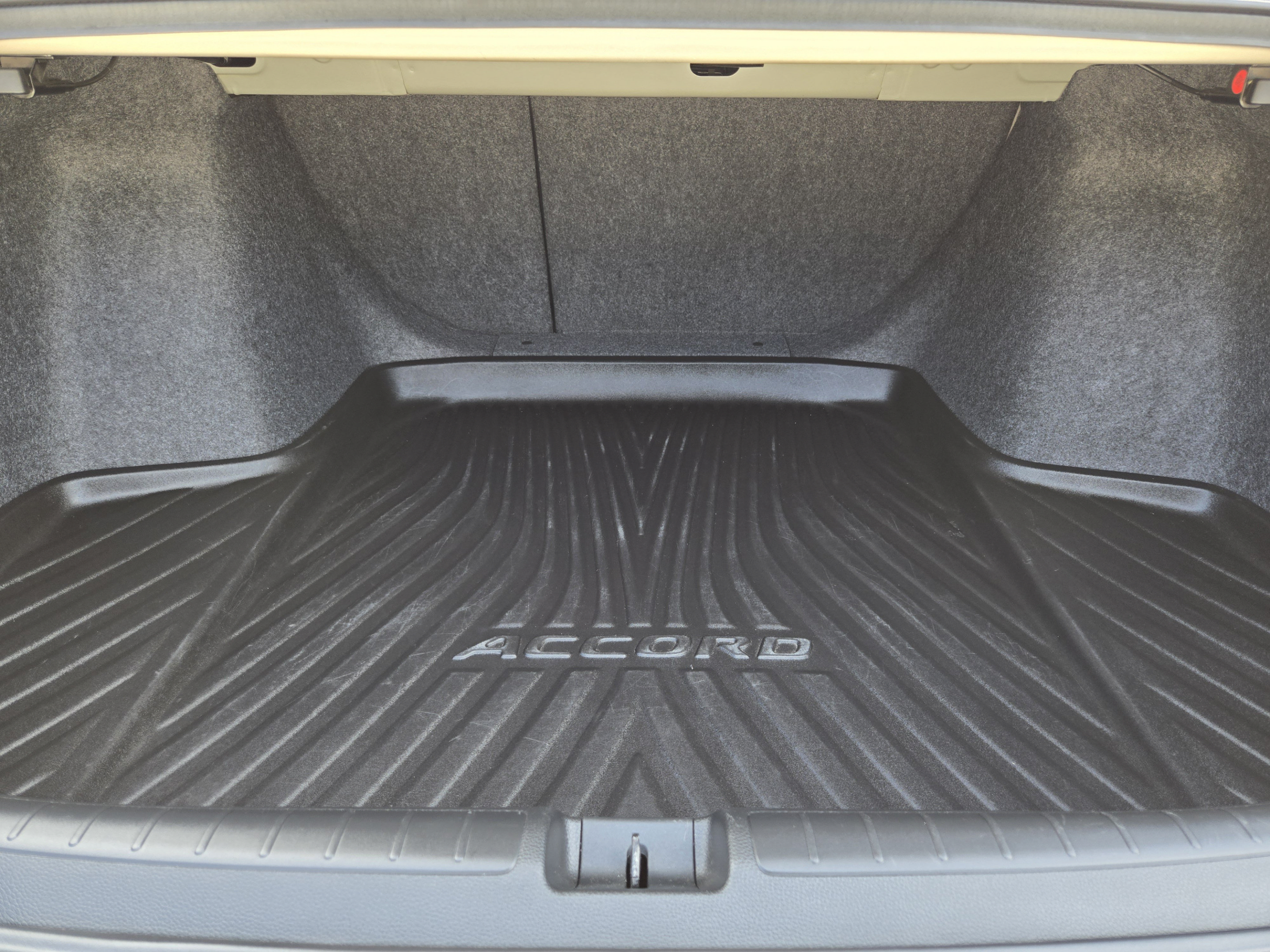 Used 2018 Honda Accord Touring image 29