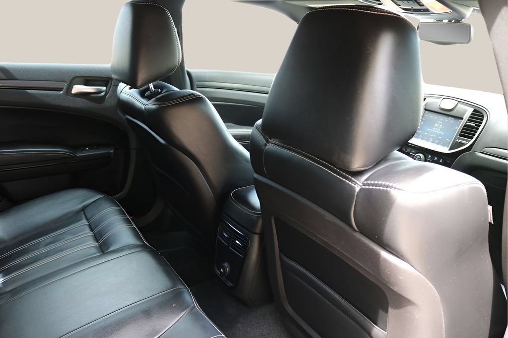 Used 2014 Chrysler 300 S RWD image 18