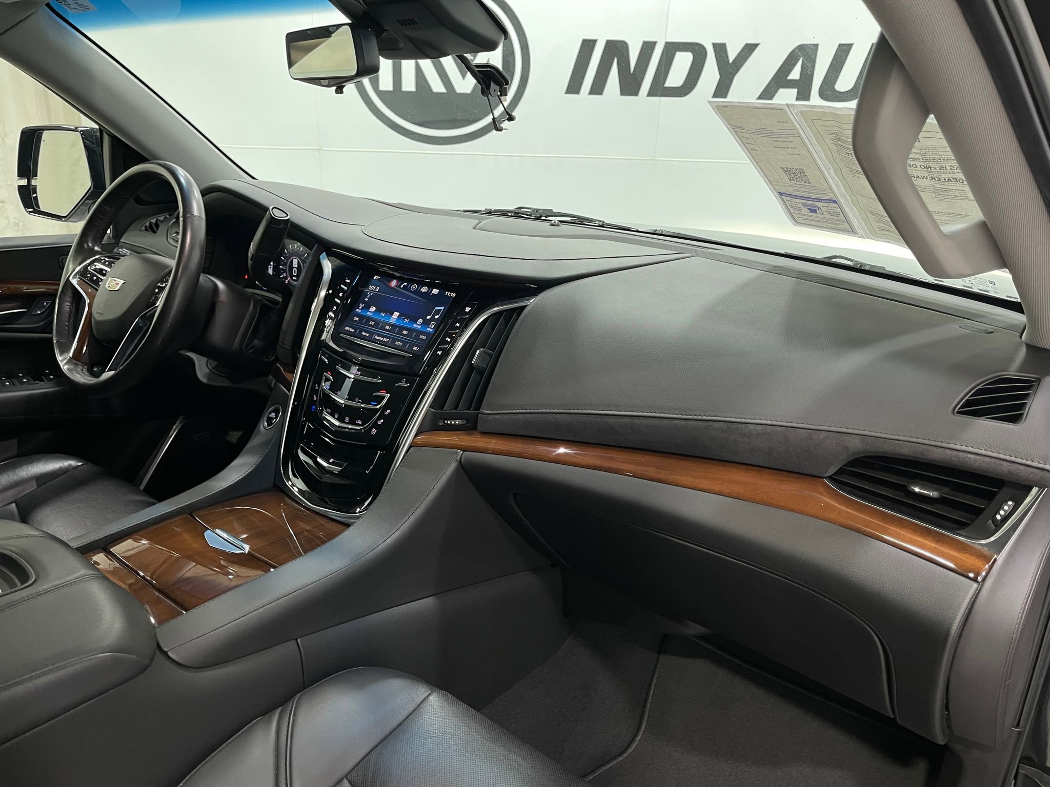 Used 2019 Cadillac Escalade ESV Luxury image 19