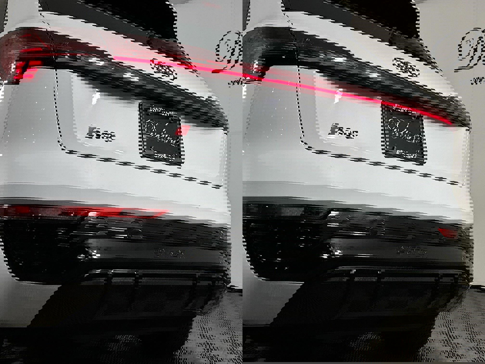 Used 2024 Audi SQ8 e-tron Premium Plus w/ Black Optic Package image 26