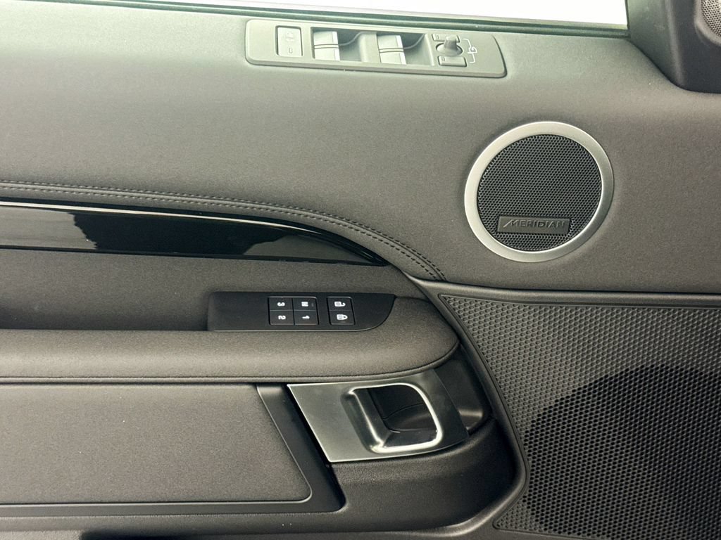 New 2026 Land Rover Discovery S AWD/4WD image 16