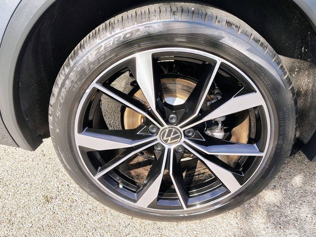 Used 2024 Volkswagen Tiguan SEL R-Line AWD/4WD image 12