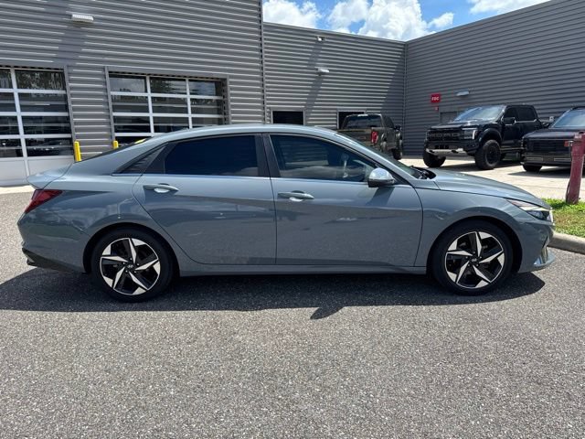 Used 2021 Hyundai Elantra SEL w/ Convenience + Premium Package FWD image 4
