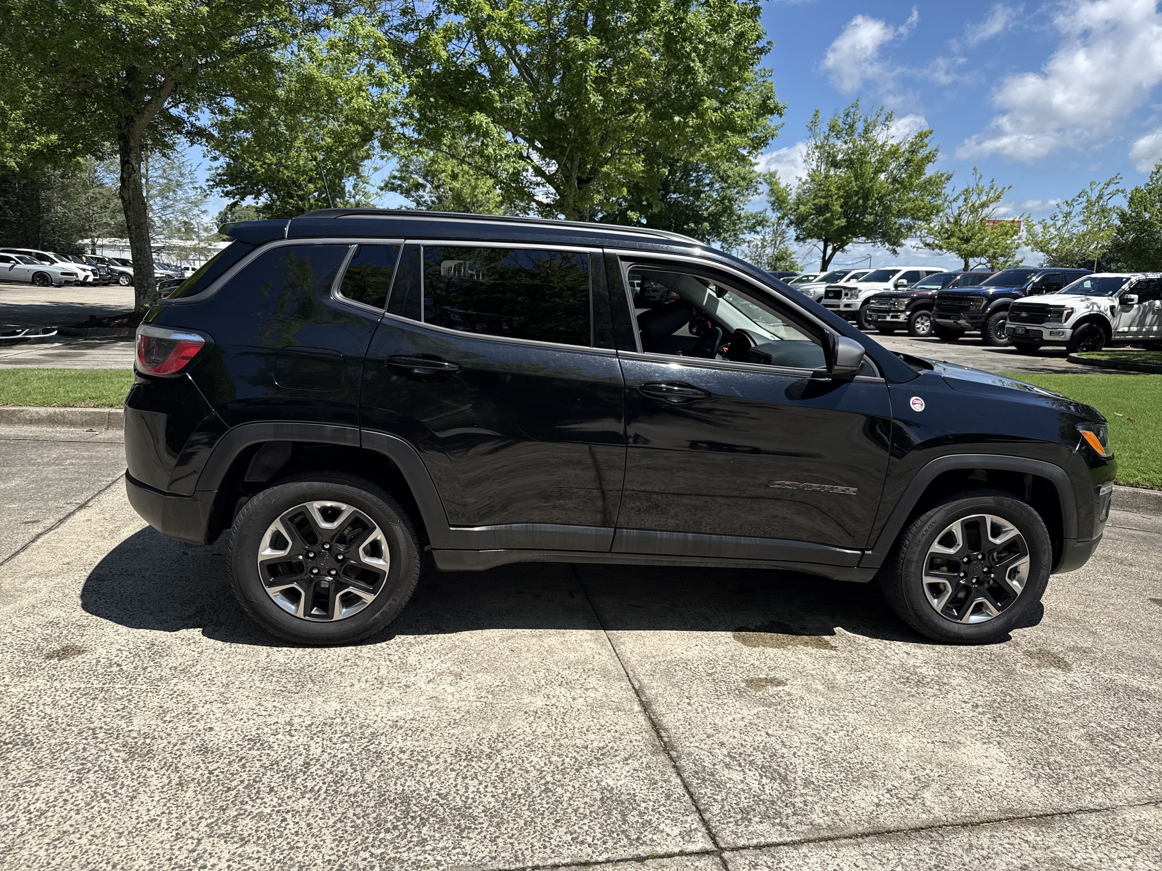 Used 2018 Jeep Compass Trailhawk w/ Leather Interior Group AWD/4WD image 8