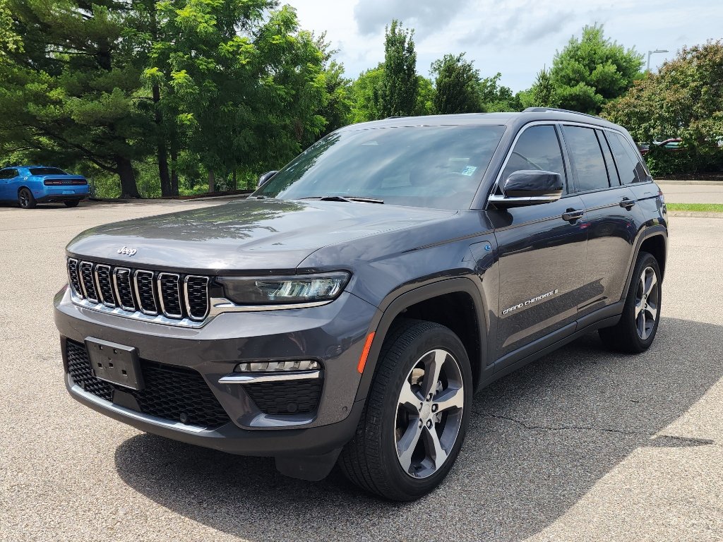 Used 2023 Jeep Grand Cherokee 4WD 4xe w/ Luxury Tech Group II image 3