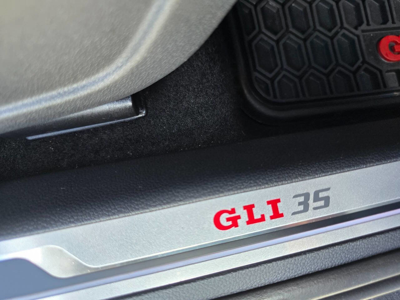 Used 2019 Volkswagen Jetta GLI FWD image 32