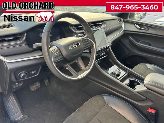 Used 2023 Jeep Grand Cherokee Altitude AWD/4WD image 16