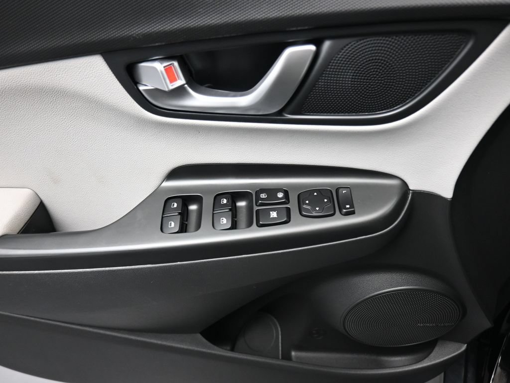 Used 2023 Hyundai Kona Limited w/ Cargo Package FWD image 10