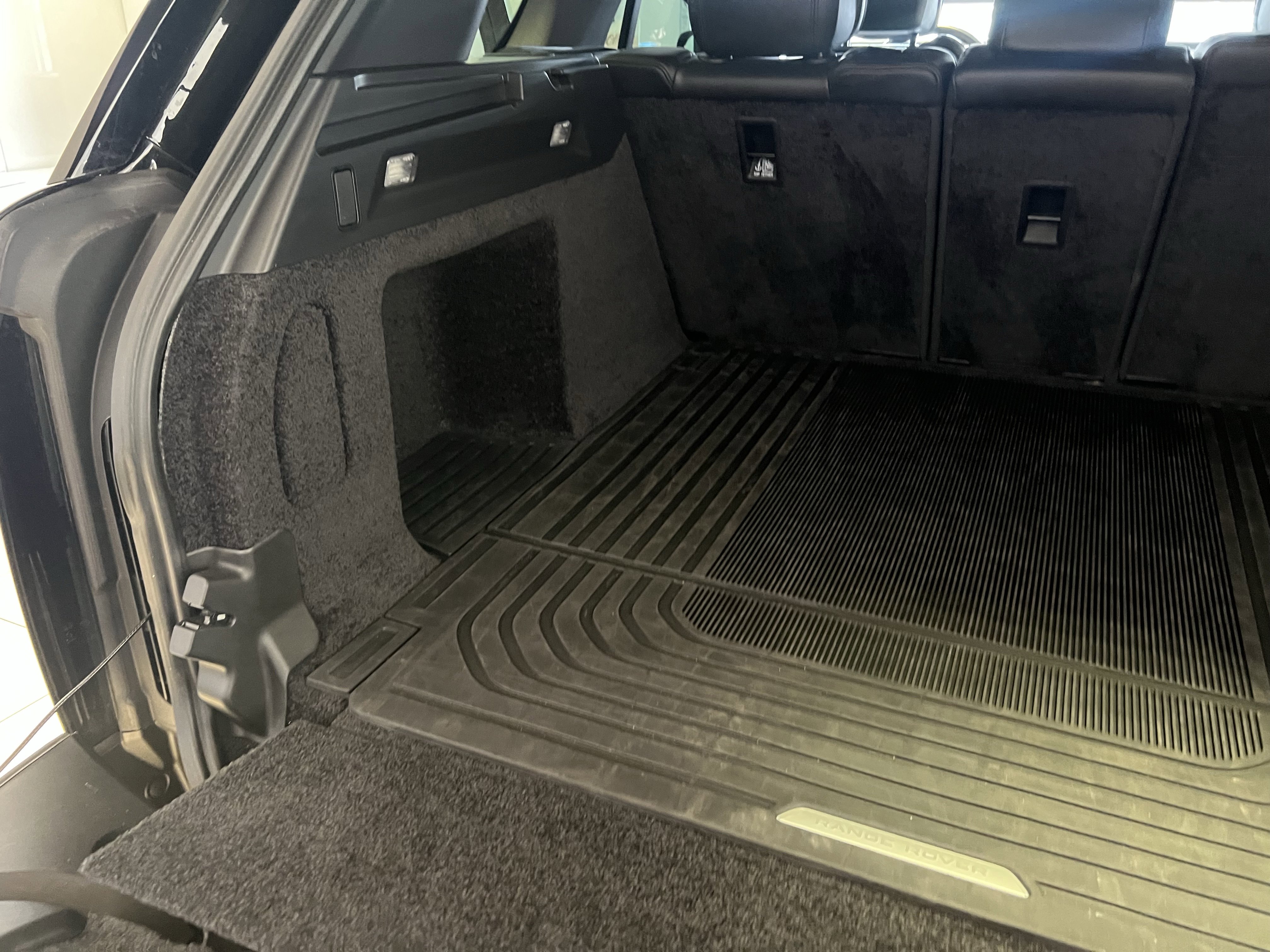 Used 2023 Land Rover Range Rover SE image 34
