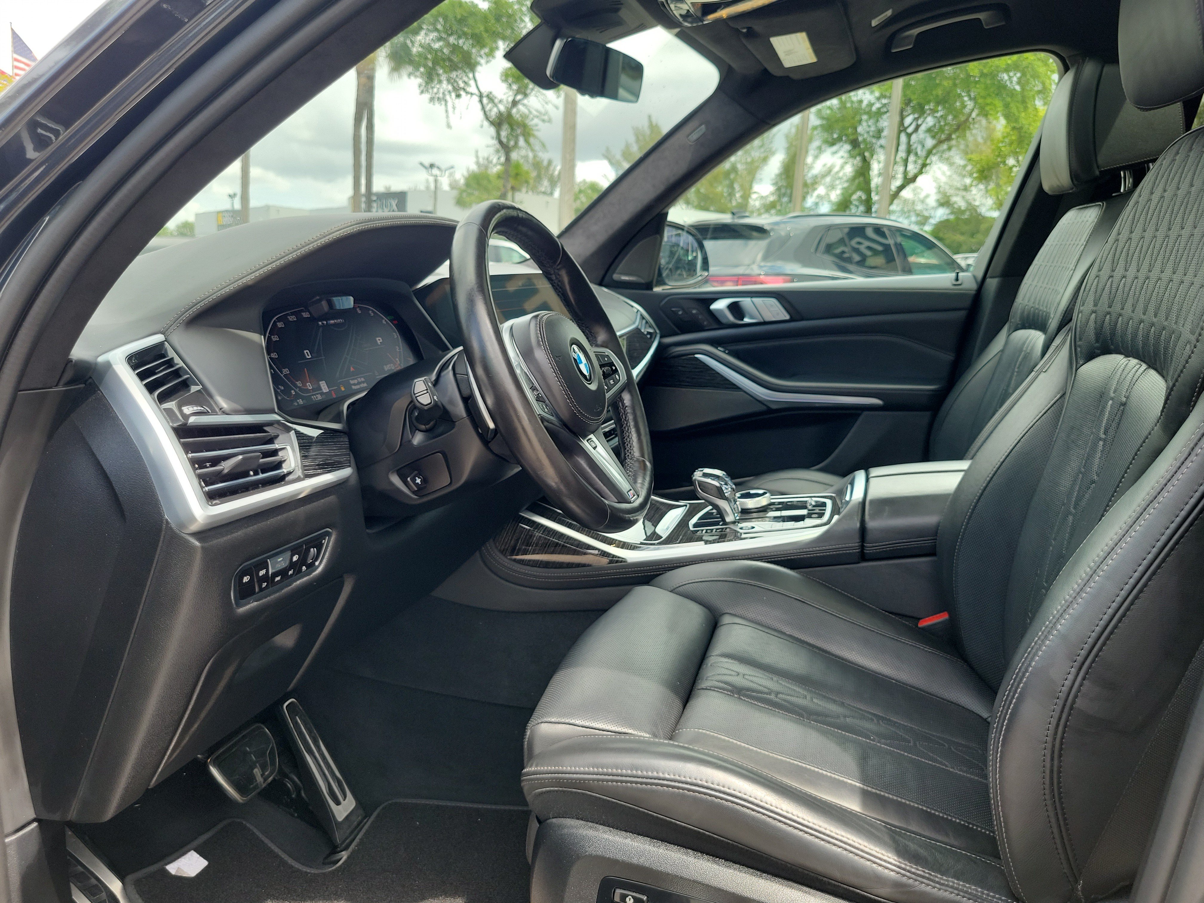 Used 2022 BMW X7 M50i w/ Dynamic Handling Package AWD/4WD image 9