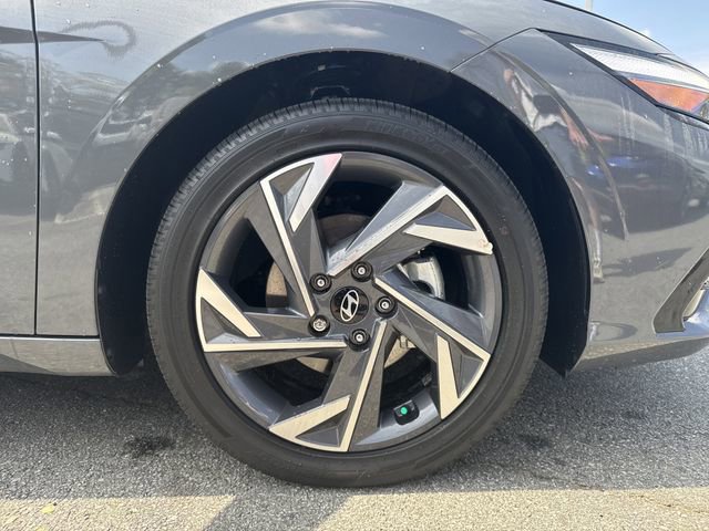 Certified 2025 Hyundai Elantra SEL FWD image 12