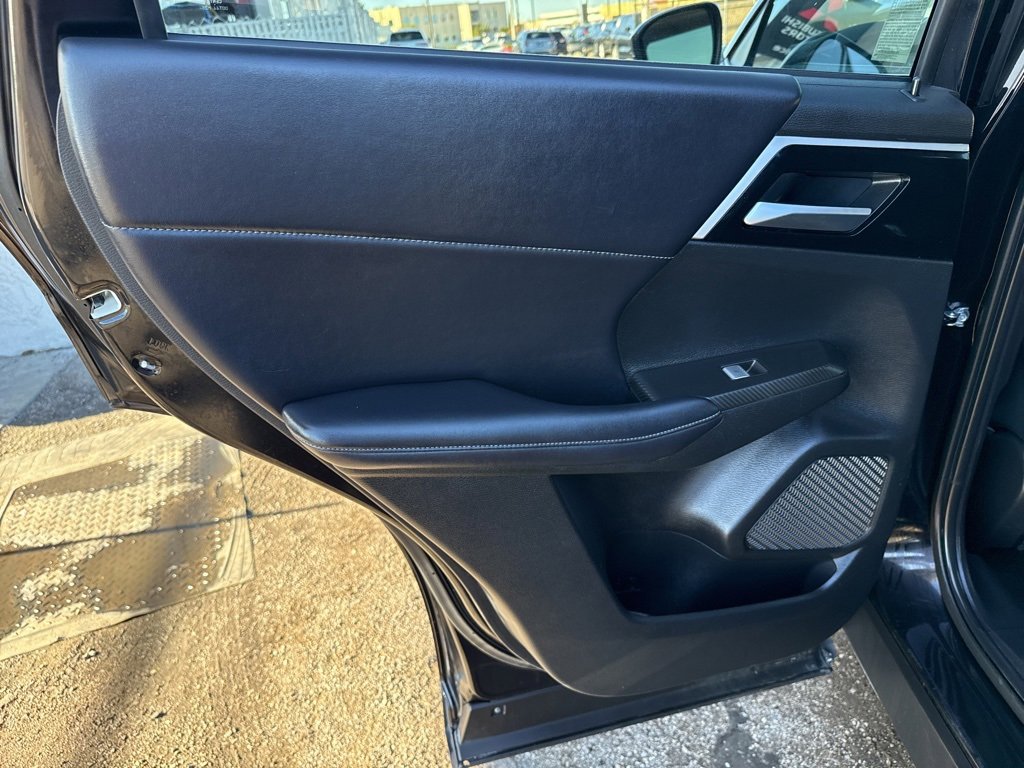 Used 2024 Mitsubishi Outlander SE image 30