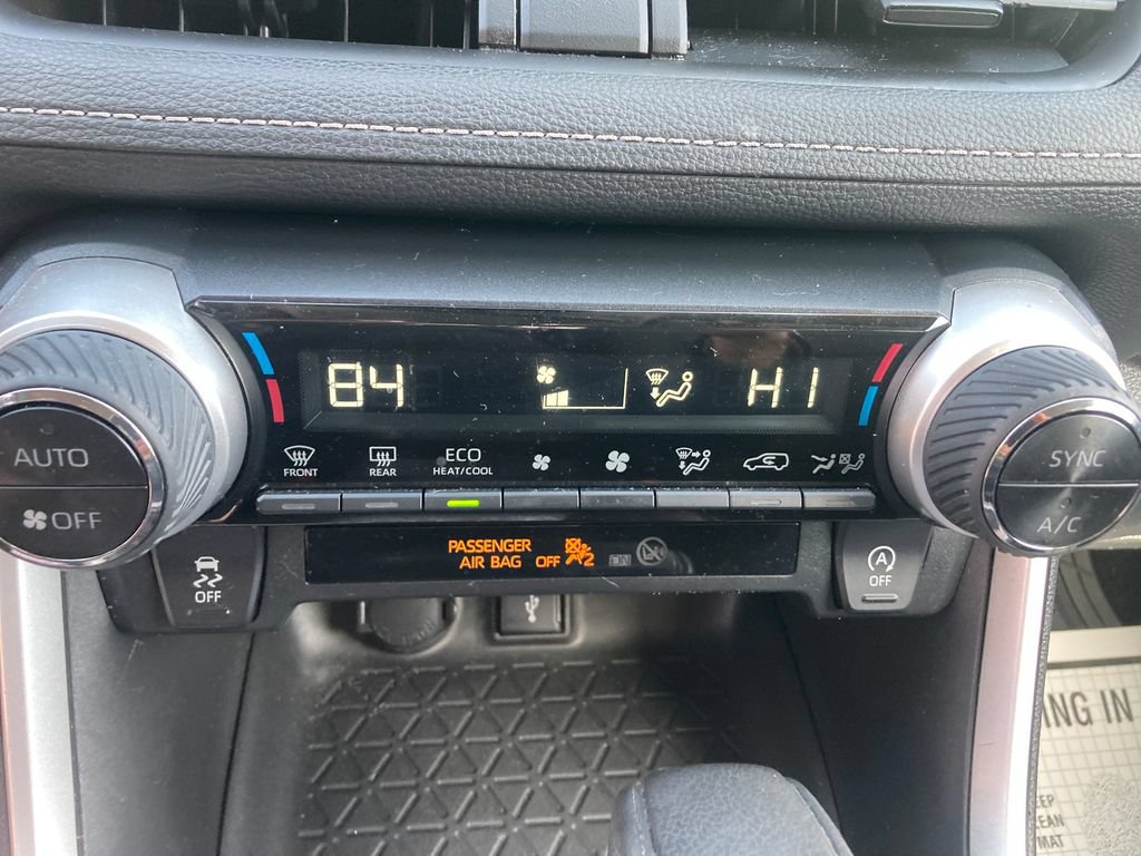 Used 2022 Toyota RAV4 XLE AWD/4WD image 27