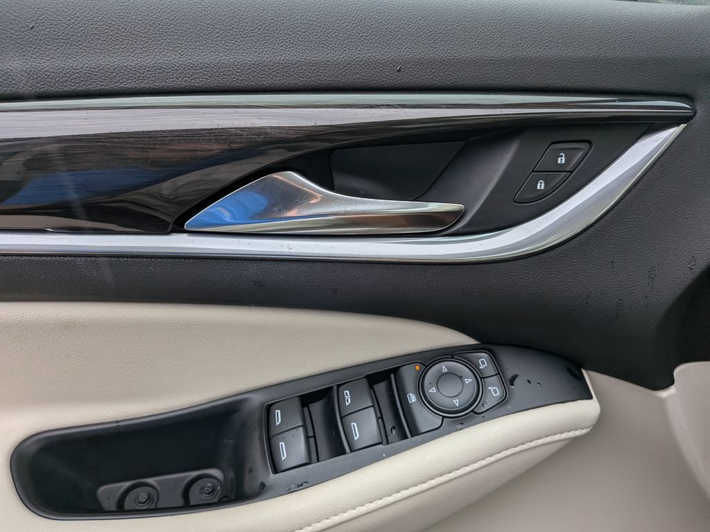 Used 2024 Buick Enclave Essence AWD/4WD image 32