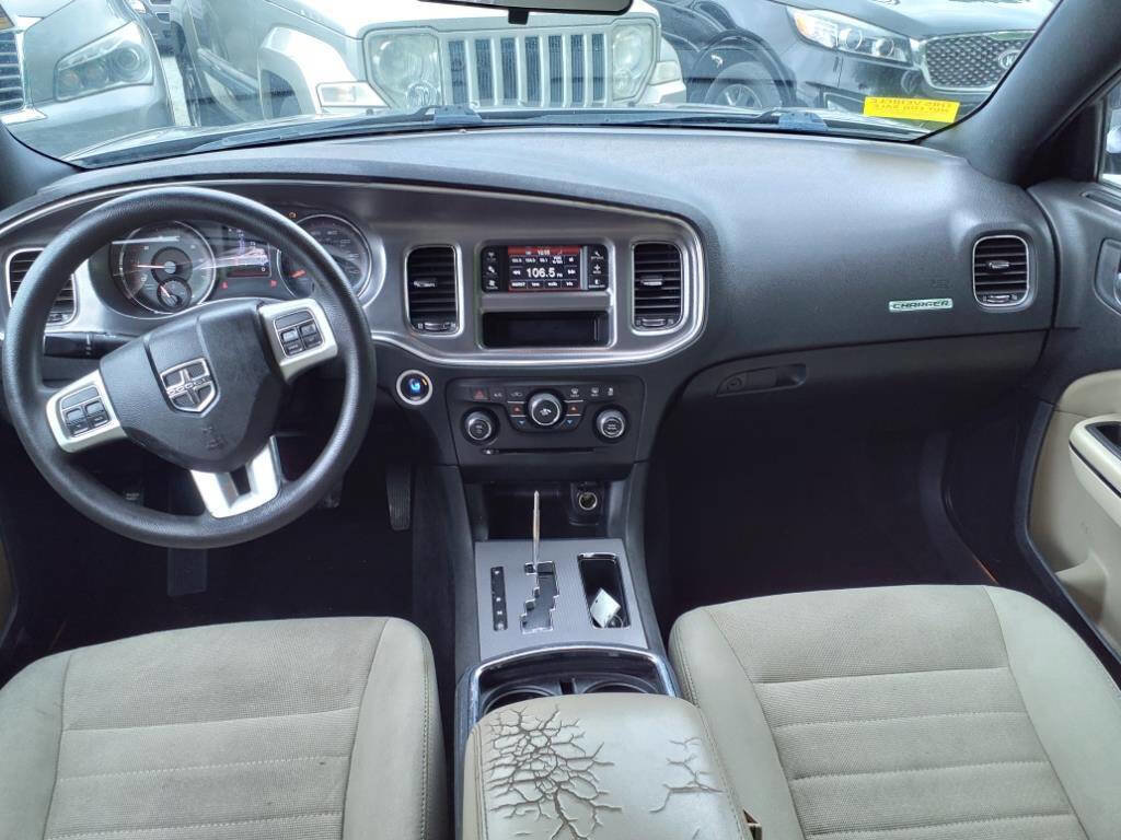 Used 2012 Dodge Charger SE RWD image 8