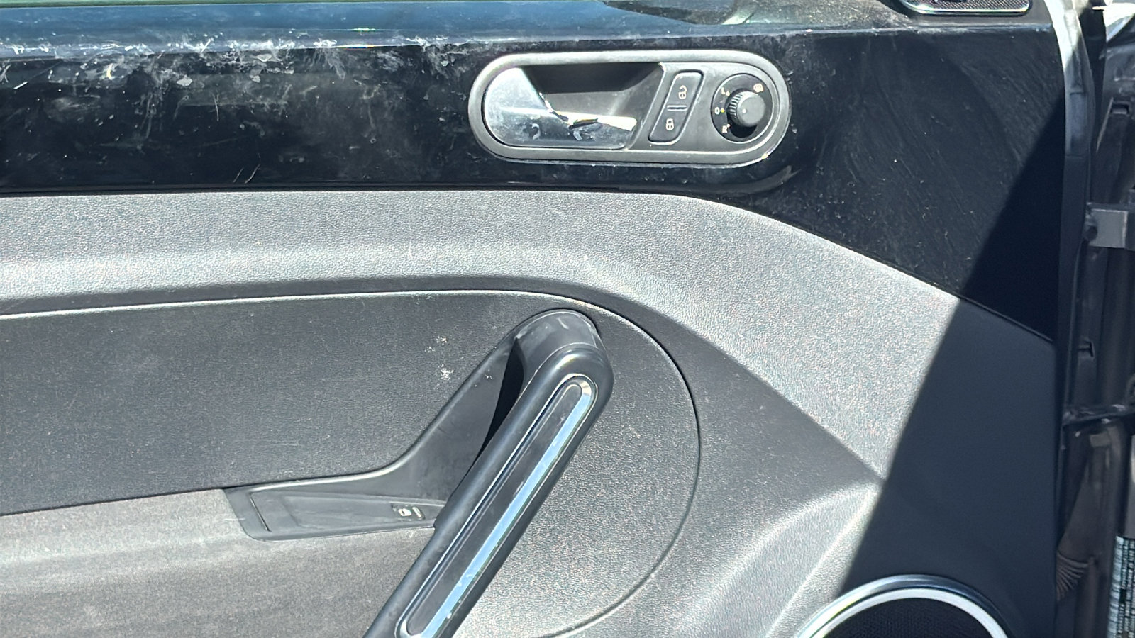 Used 2014 Volkswagen Beetle R-Line image 13