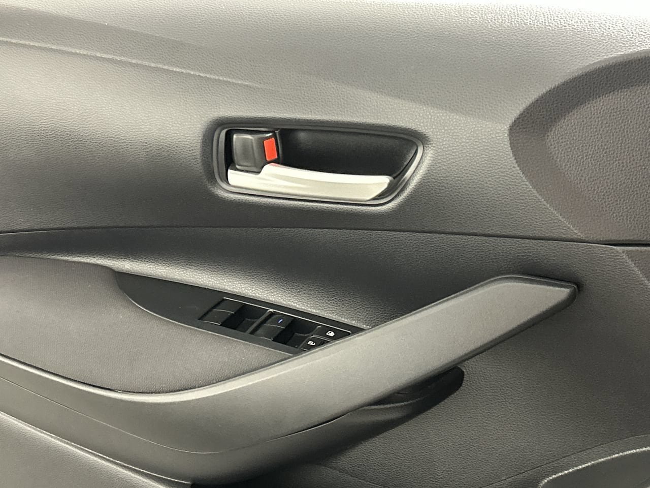 Used 2021 Toyota Corolla LE w/ Carpet Mat Package (TMS) FWD image 19