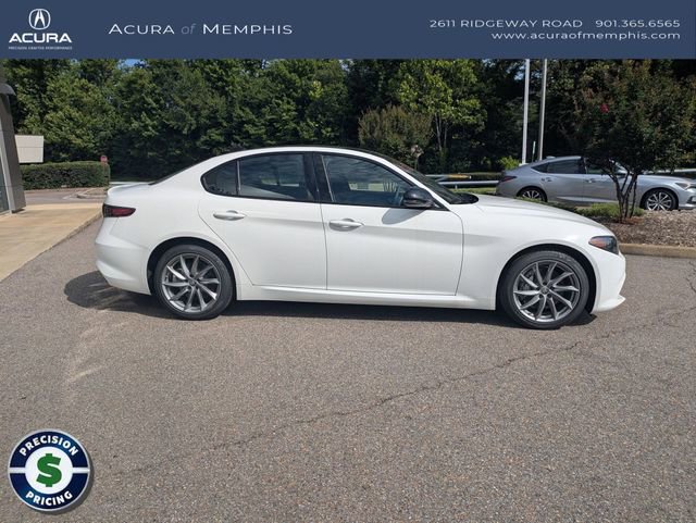 Used 2025 Alfa Romeo Giulia AWD image 9