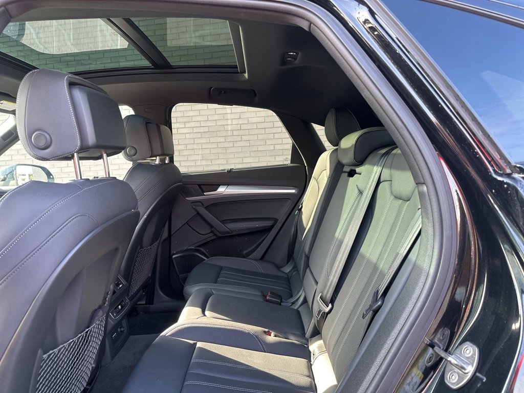 Used 2023 Audi Q5 2.0T Prestige w/ Prestige Package image 9
