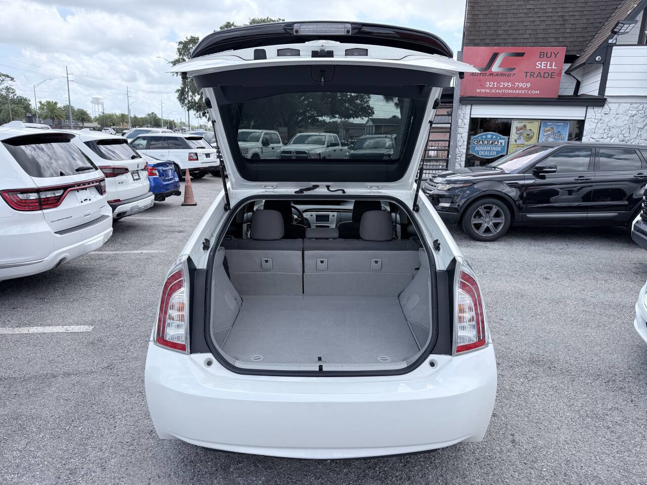 Used 2014 Toyota Prius Two FWD image 5