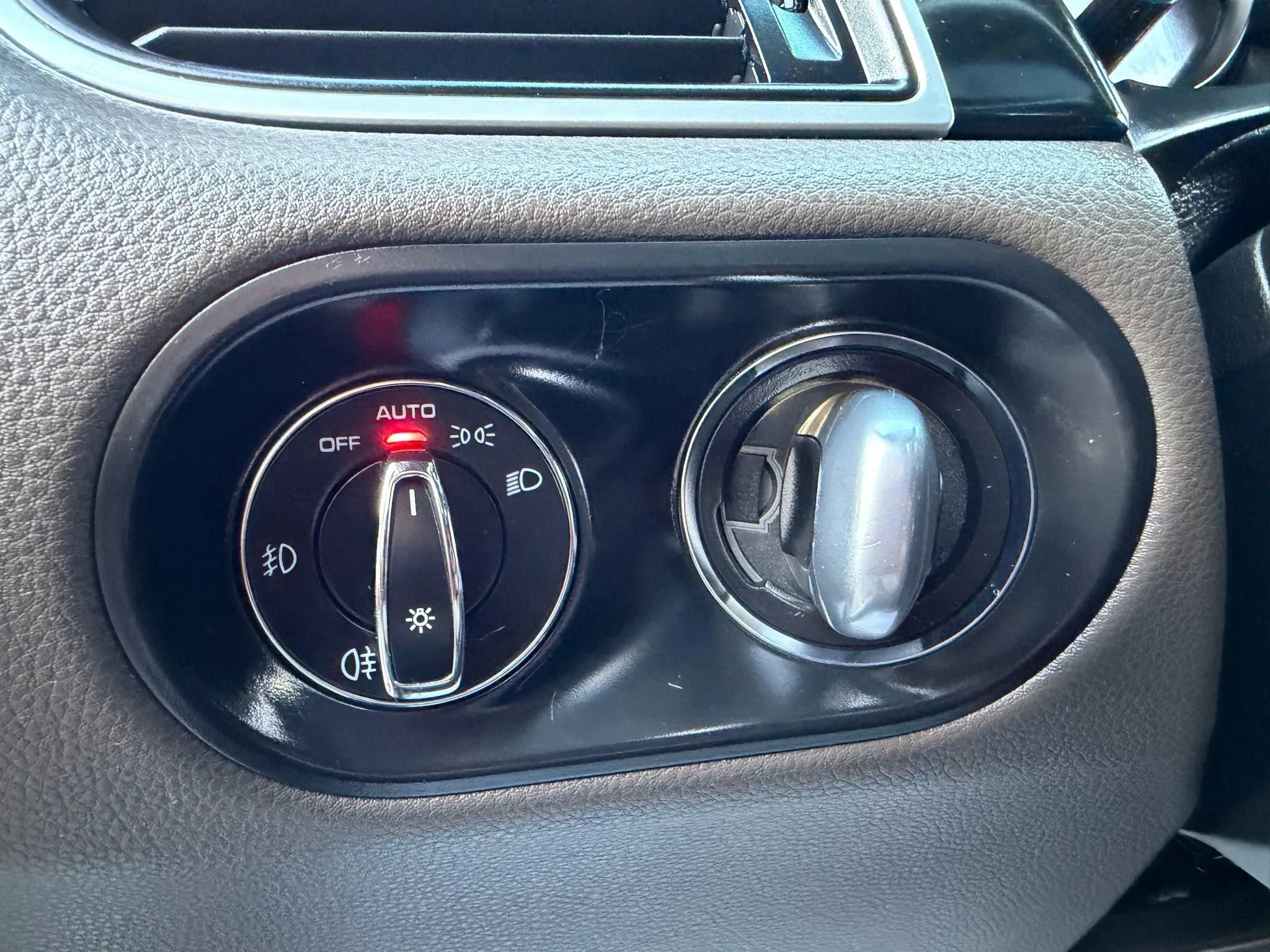 Used 2018 Porsche Macan Sport Edition image 32