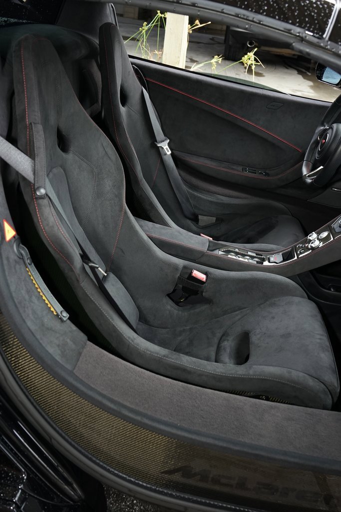 Used 2015 McLaren 650S Spider image 10