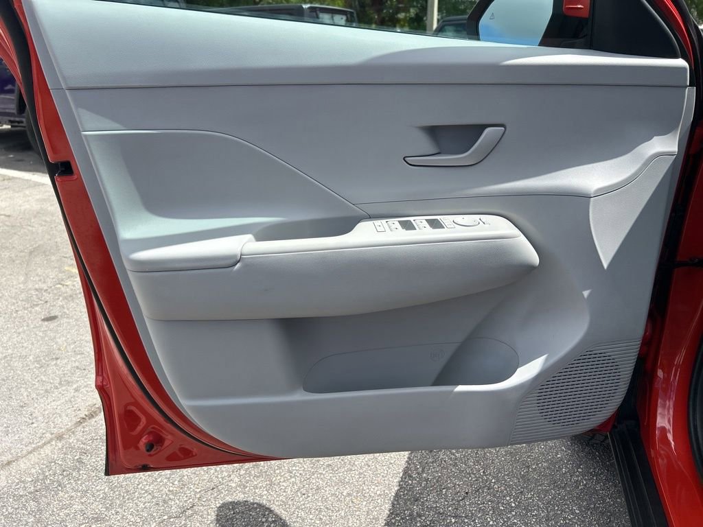 Used 2024 Hyundai Kona SEL image 30