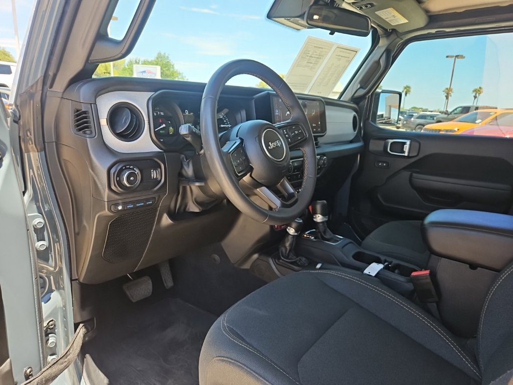 Used 2024 Jeep Wrangler Unlimited AWD/4WD image 16