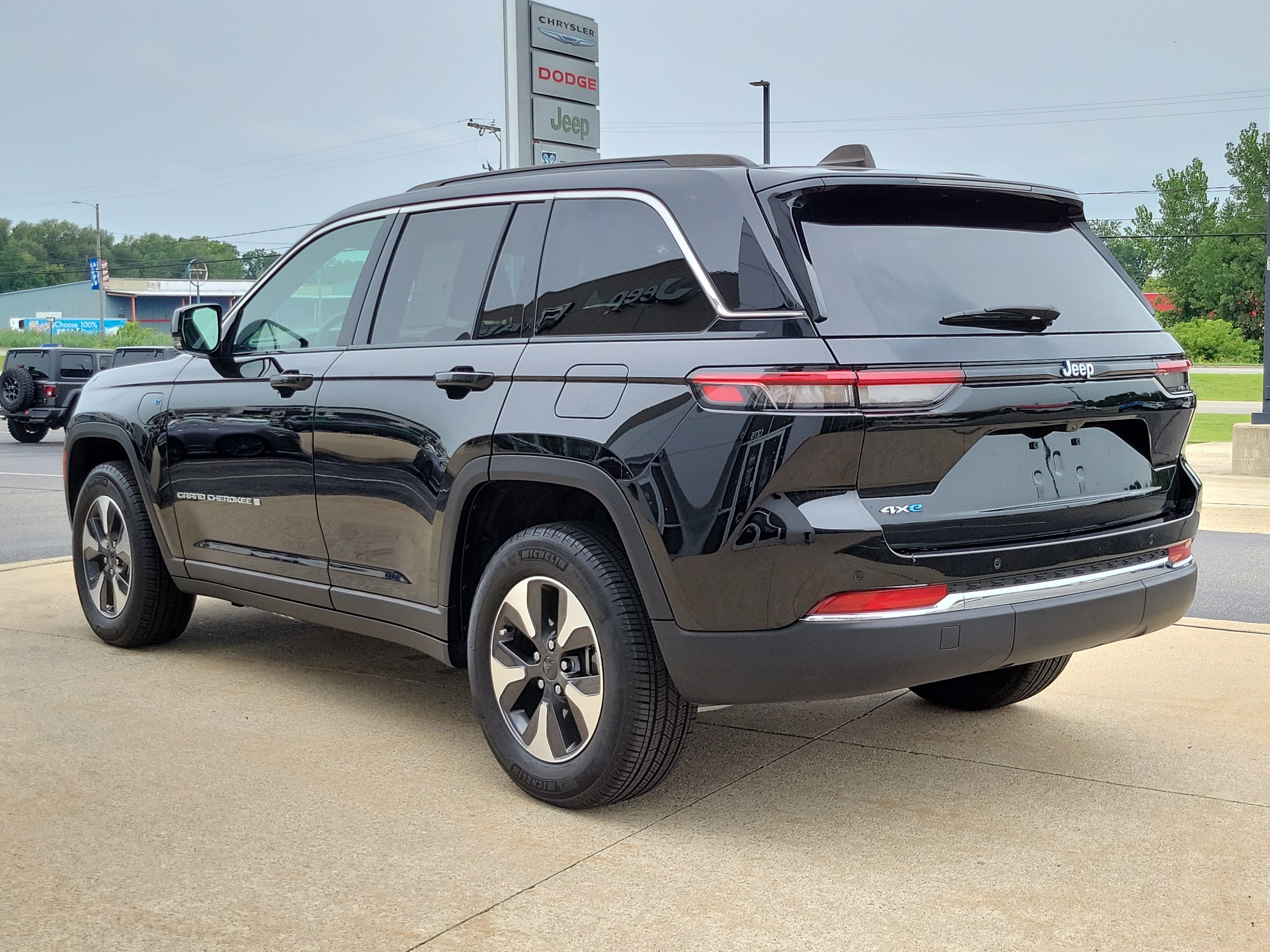 Used 2024 Jeep Grand Cherokee Limited 4xe AWD/4WD image 3