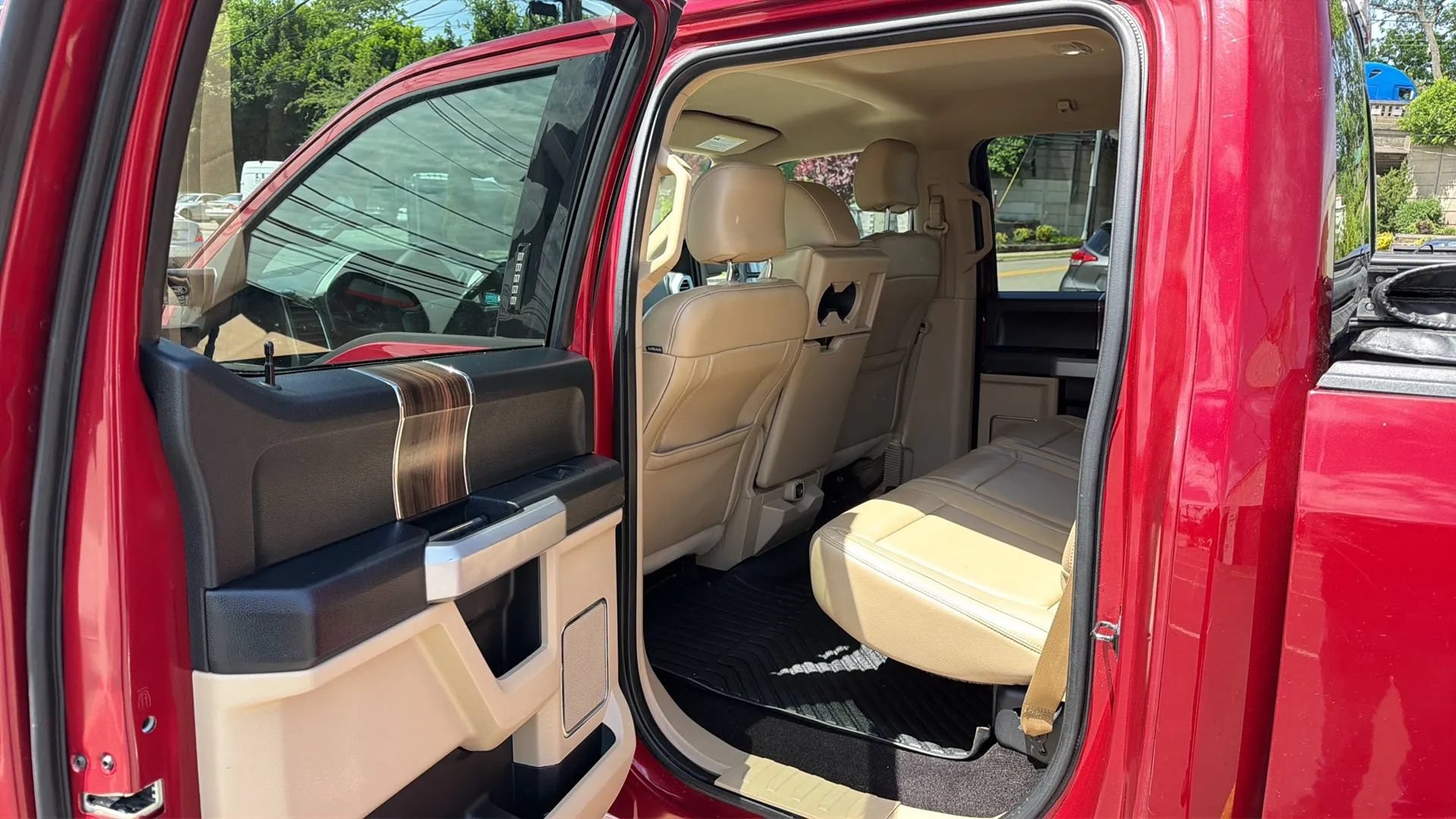 Used 2016 Ford F150 Lariat w/ Heavy-Duty Payload Package AWD/4WD image 26