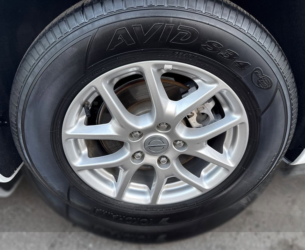 Used 2024 Chrysler Pacifica Touring-L image 14