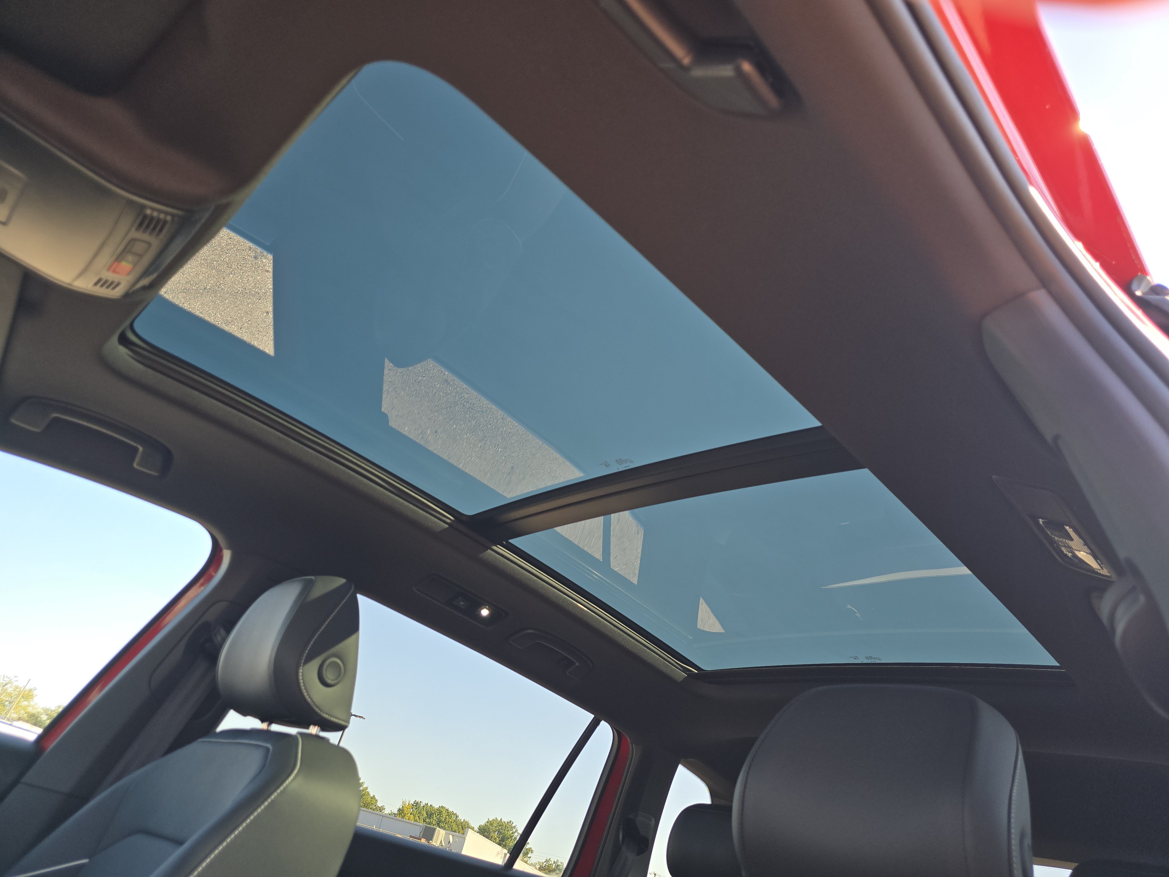 Certified 2024 Volkswagen Tiguan SEL R-Line AWD/4WD image 9