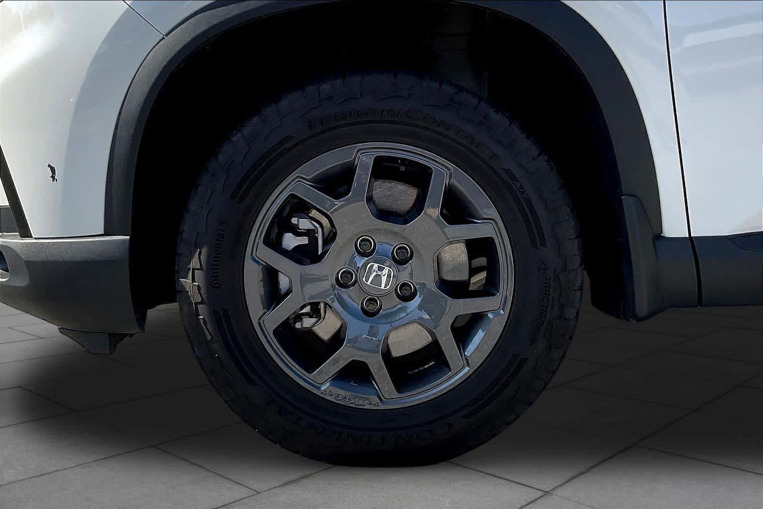 Used 2025 Honda Pilot TrailSport image 11